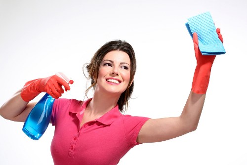Local cleaning team preparing a Stjohnswood flat for move in