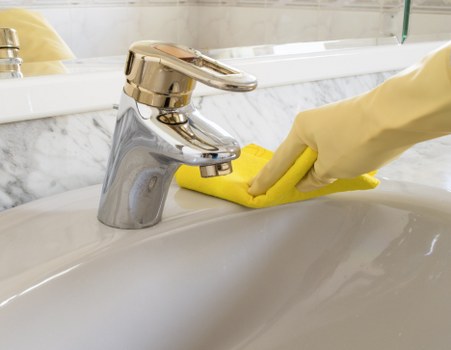 Detailed bathroom cleaning during a move-out service in Stjohnswood